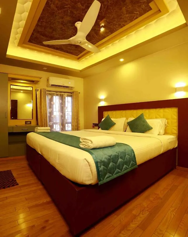 Royal Houseboats Hotel Alappuzha