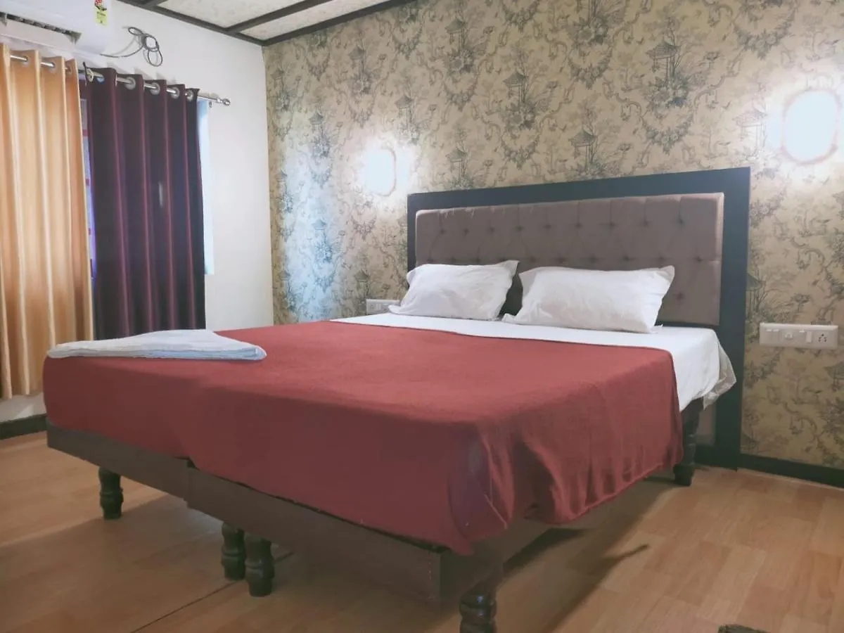 Royal Houseboats Hotel Alappuzha