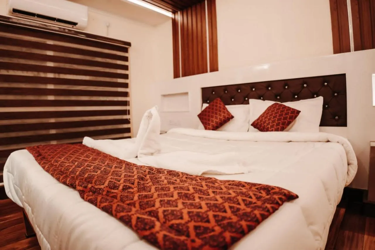 Úszó hotel Royal Houseboats Hotel Alappuzha