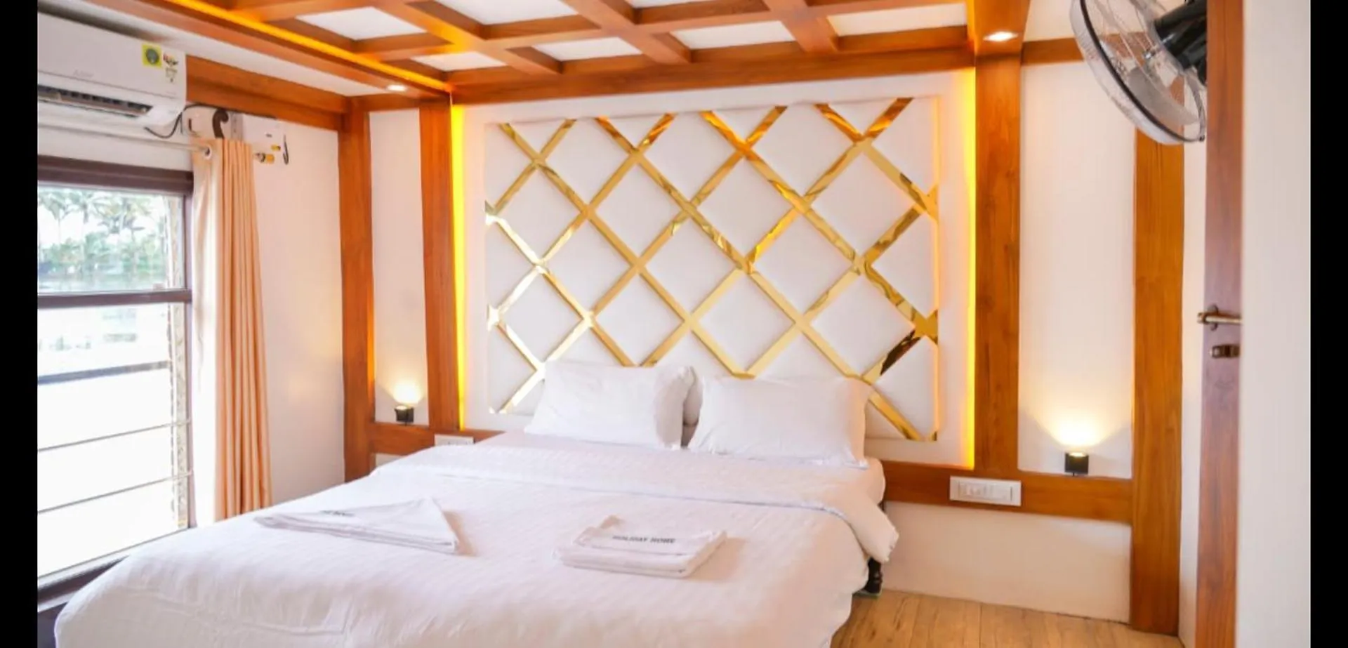 Royal Houseboats Hotel Alappuzha 3*,